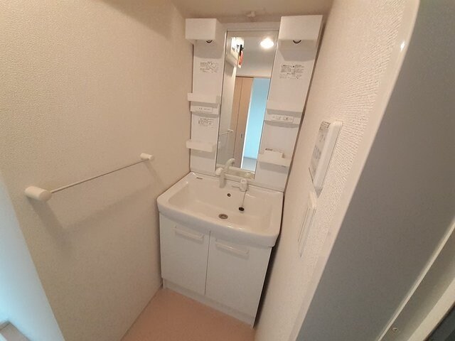 物件内観写真13　(スペースが確保できる洗面所です)