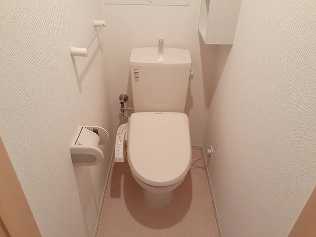 物件内観写真16　(シンプルで使いやすいトイレです)