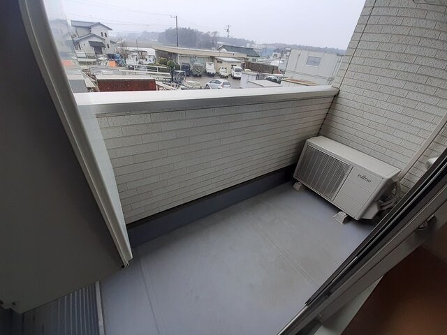 物件内観写真19　(広々としたバルコニーです)