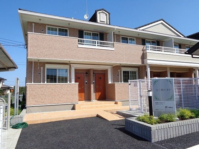 物件外観写真1　(きれいな外観です)