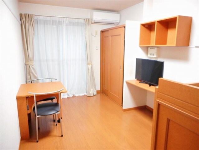 物件内観写真6　(ゆったりとしたリビングです)