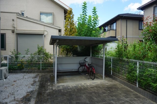 物件内観写真4　(駐輪場)