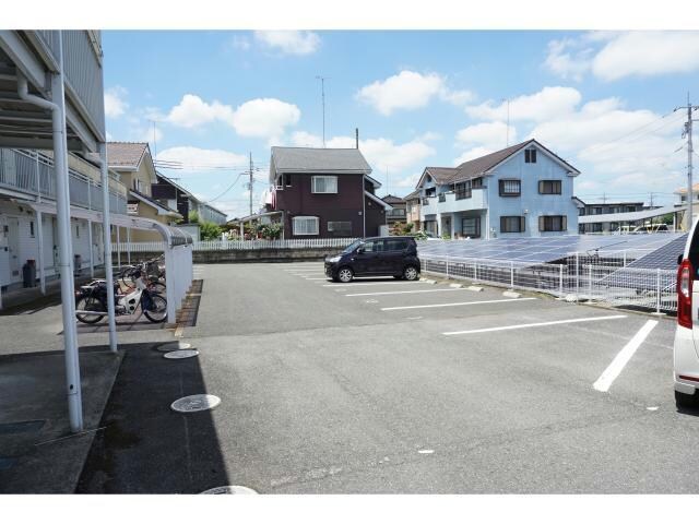 物件外観写真2　(駐車場)