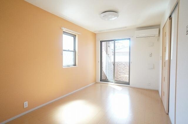 物件内観写真9　(使いやすい居間です)