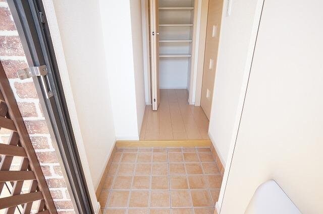 物件内観写真17　(落ち着いた玄関です)