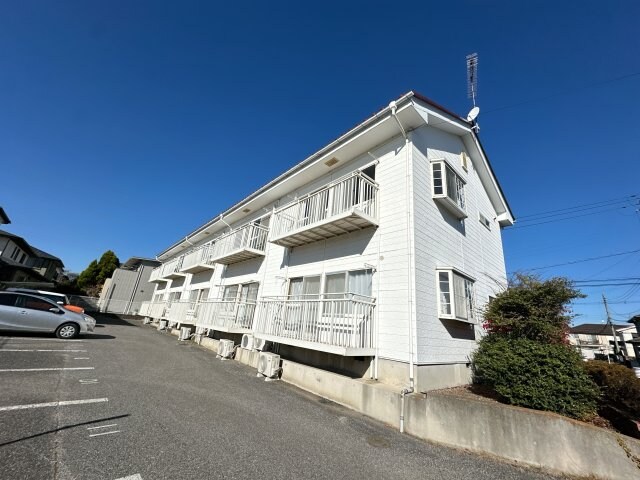 物件外観写真2　(落ち着いた雰囲気の外観です)