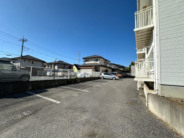物件外観写真3　(駐車場です)