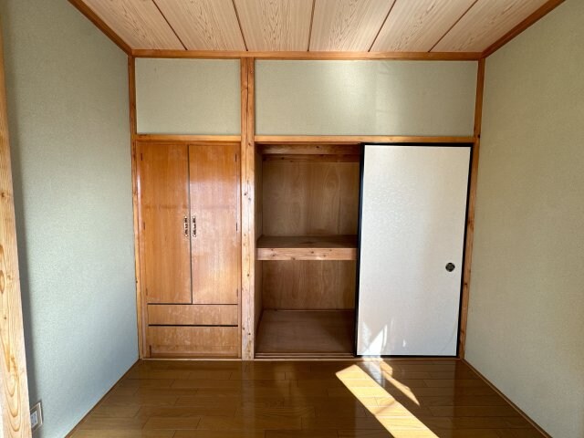 物件内観写真10　(たっぷりとした収納スペースです)