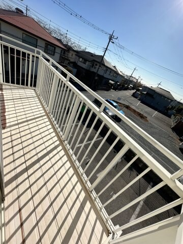 物件内観写真11　(開放的で明るい空間を演出してくれるバルコニーです)