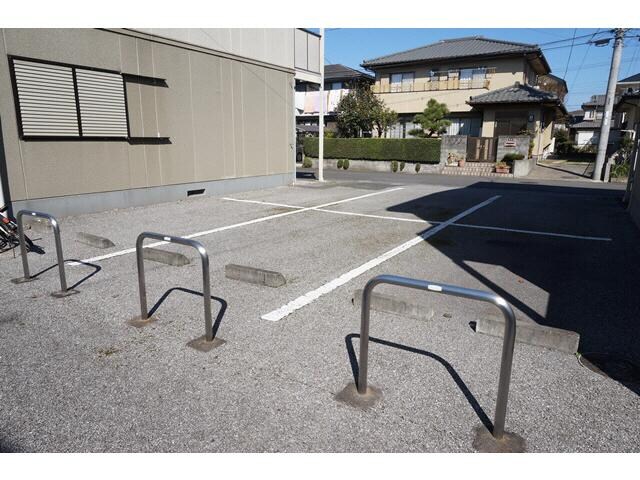 物件外観写真2　(駐車場)