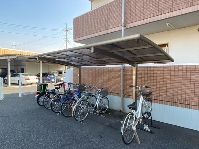 物件内観写真4　(駐輪場)