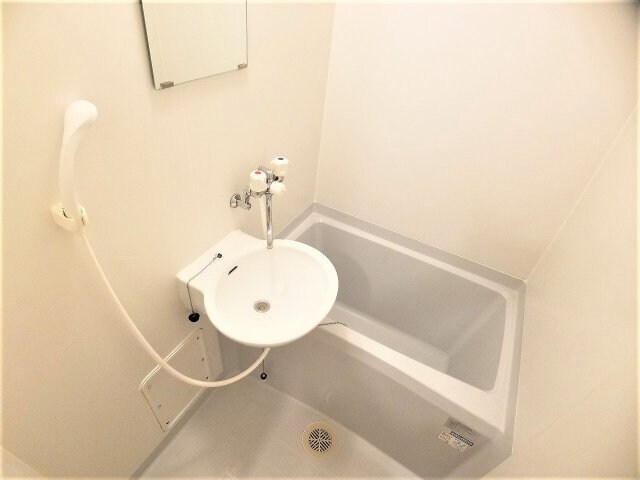 物件内観写真12　(コンパクトで使いやすいお風呂です)