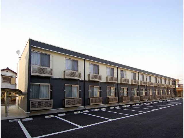 物件外観写真1　(きれいな外観です)