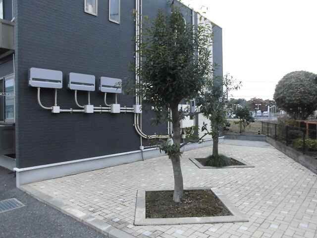 物件内観写真12　(植栽も植えてあります。)