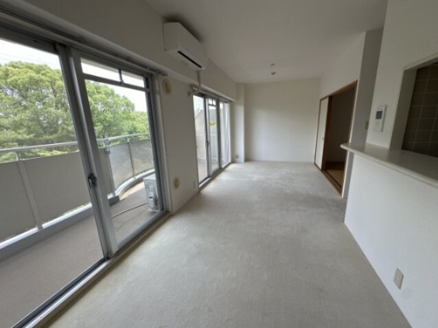 物件内観写真23　(床はカーペット)