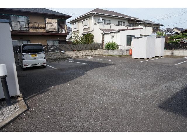 物件外観写真3　(駐車場)