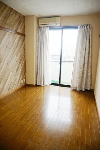 物件内観写真9　(東側洋室)