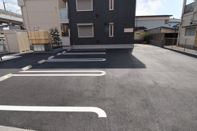 物件外観写真2　(駐車場)