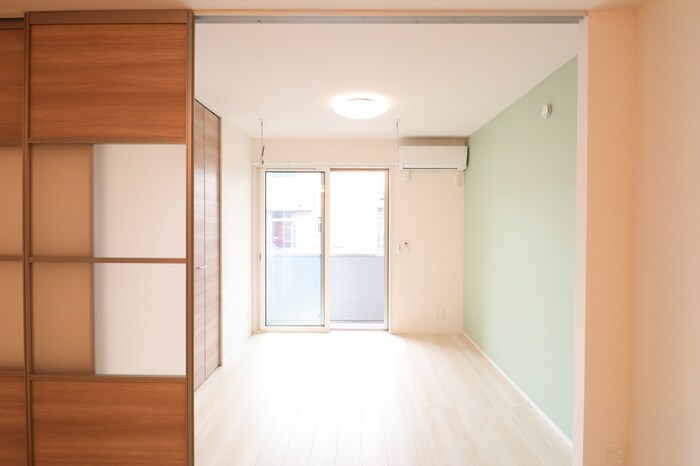 物件内観写真6　(扉で仕切れる居室)