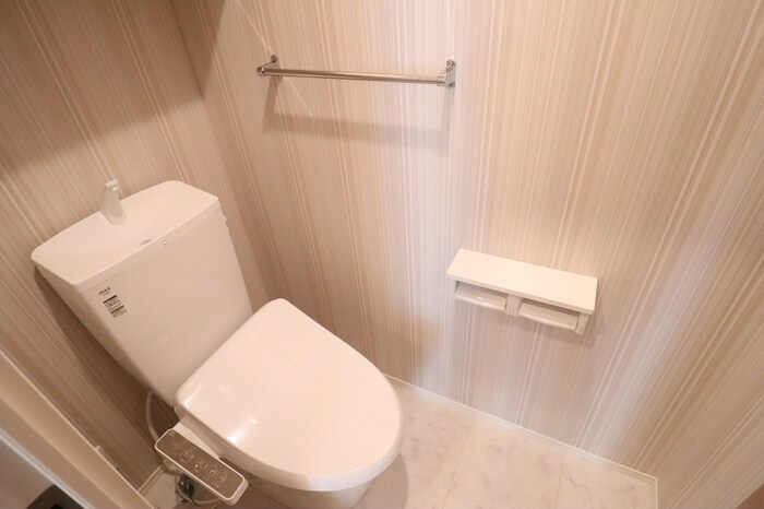 物件内観写真8　(温水洗浄暖房便座付きトイレ)