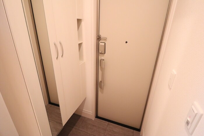 物件内観写真10　(玄関)