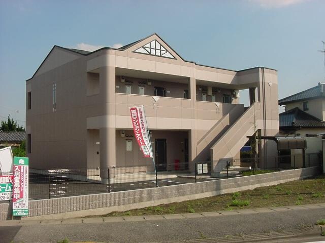 物件外観写真1　(外観写真（昼）)