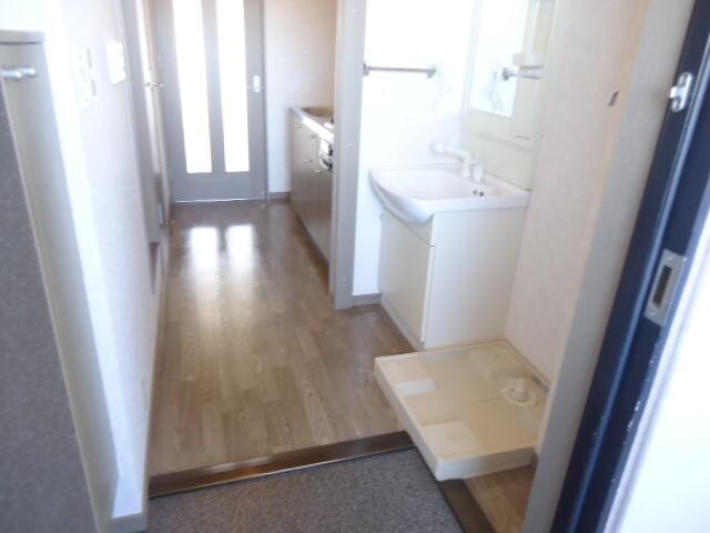 物件内観写真18　(玄関)