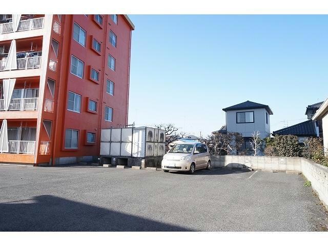 物件外観写真3　(駐車場)