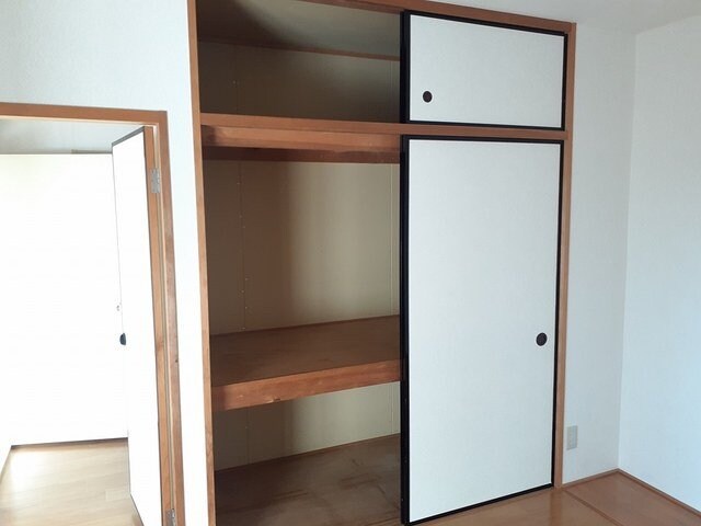物件内観写真17　(小物を収納するのに便利です)