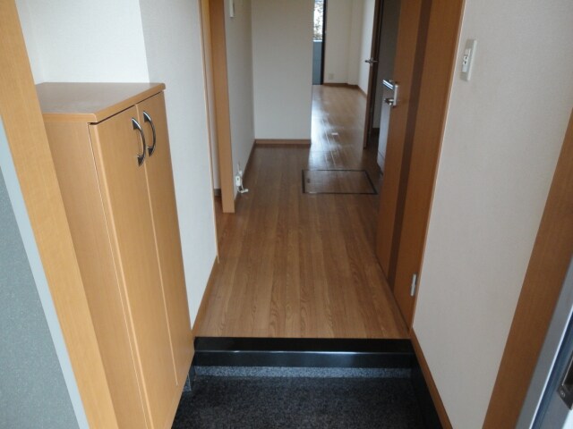 物件内観写真18　(玄関)