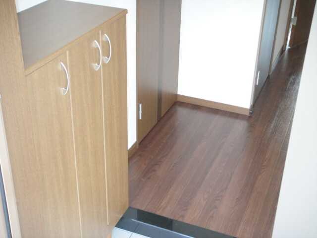 物件内観写真9　(玄関)