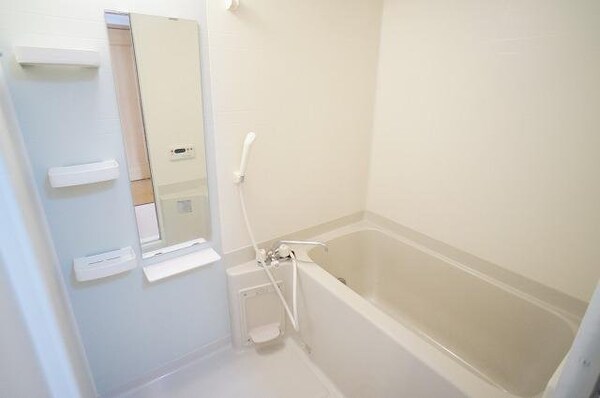 浴室(コンパクトで使いやすいお風呂です)