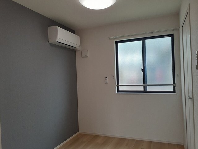 物件内観写真15　(内装は落ち着いています)