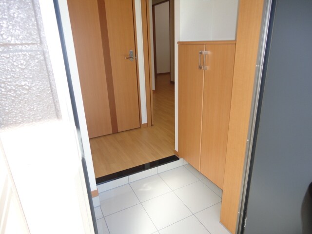 物件内観写真11　(玄関)