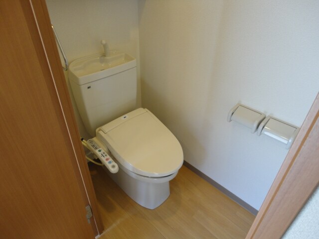 物件内観写真13　(シャワー付トイレ)