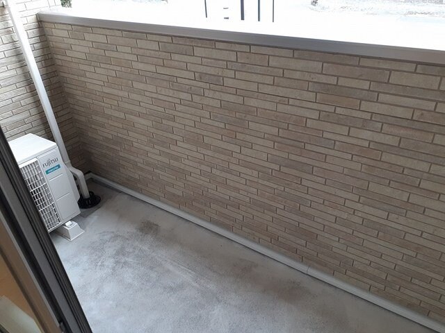 物件内観写真17　(暖かな日差しのふりそそぐバルコニー)