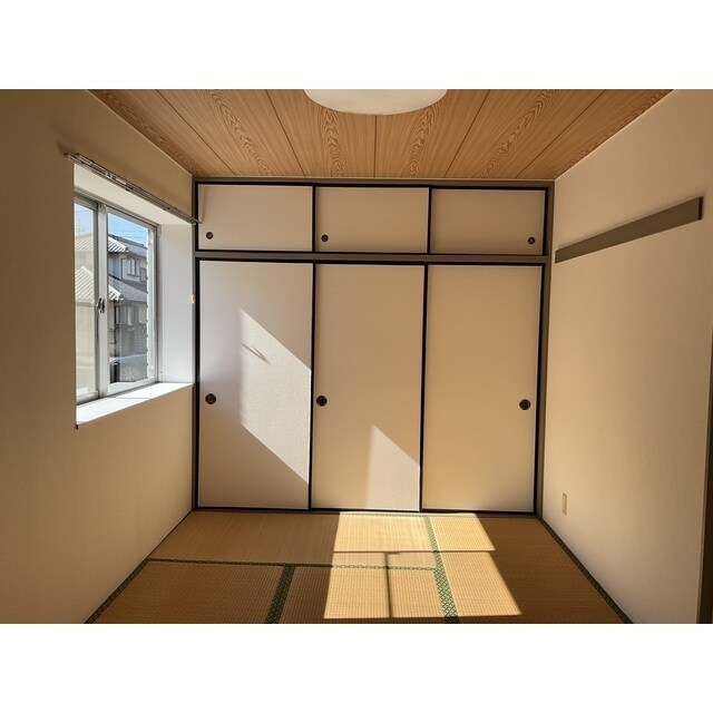 物件内観写真4　(おしゃれな居間です)