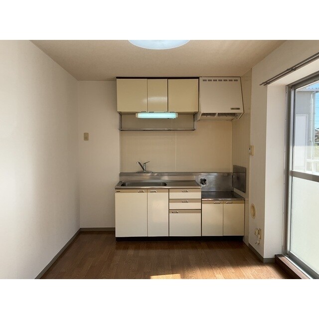 物件内観写真8　(コンパクトなキッチンで掃除もラクラク)