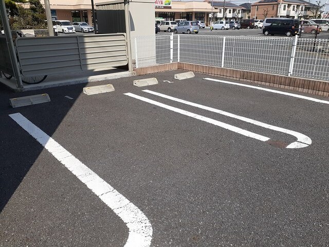 物件外観写真2　(駐車場完備です)