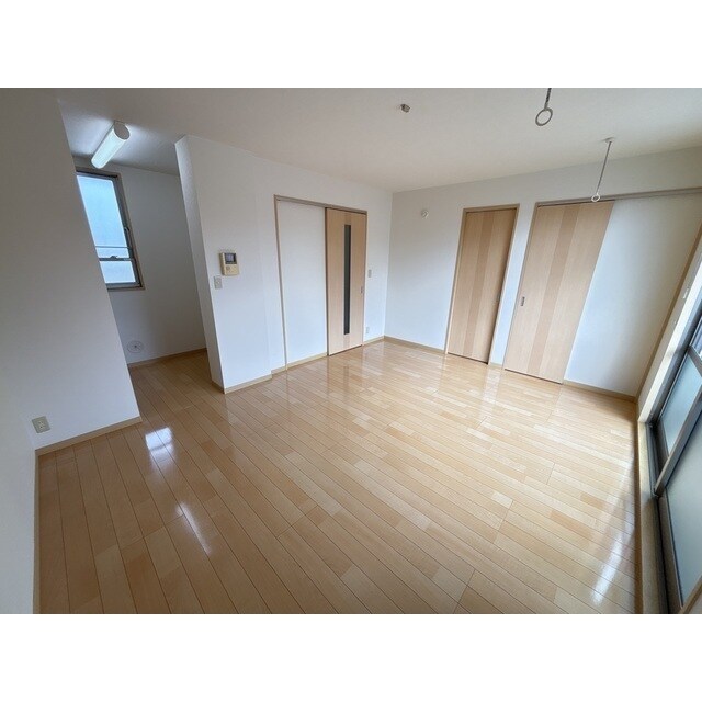 物件内観写真5　(おしゃれな居間です)