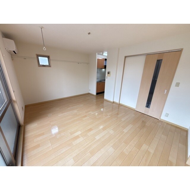 物件内観写真6　(おしゃれな居間です)