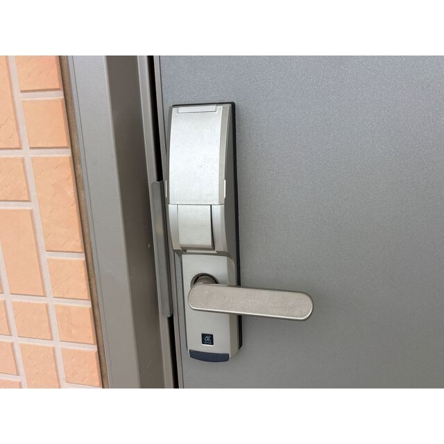 物件内観写真19　(ゆったりとした玄関です)