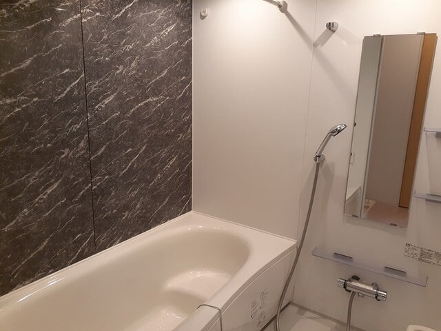 物件内観写真11　(日々の疲れを癒すお風呂付です)