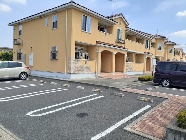 物件外観写真2　(駐車場完備です)