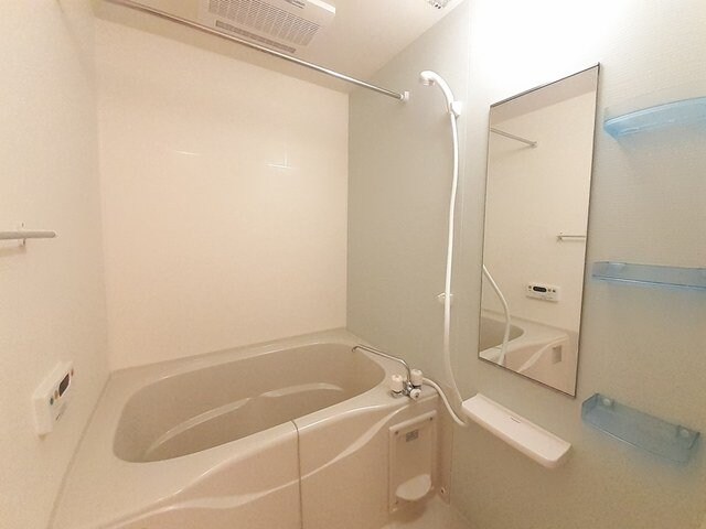 物件内観写真11　(ゆったり過ごせるお風呂です)