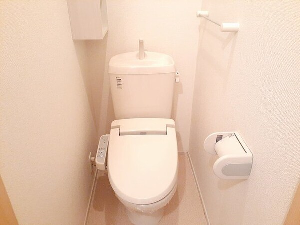 トイレ(ゆったりとした空間のトイレです)