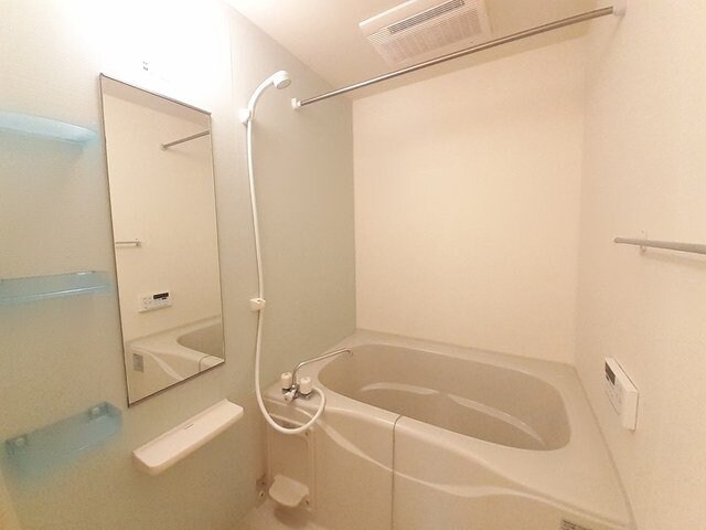 物件内観写真11　(きれいなお風呂です)