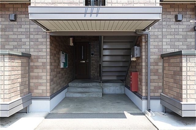 物件外観写真3　(エントランス)