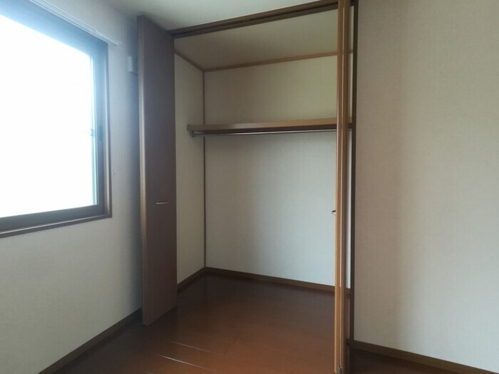 物件内観写真10　(洋室・収納)