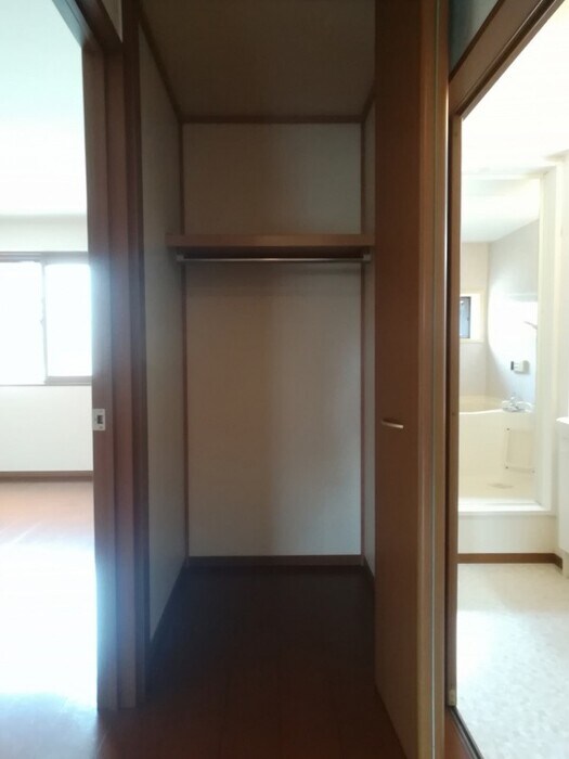 物件内観写真15　(廊下・収納)